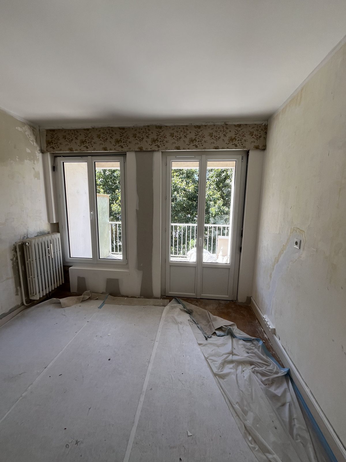 Chambre préparation murs après dépose papier peint – rénovation appartement Tours