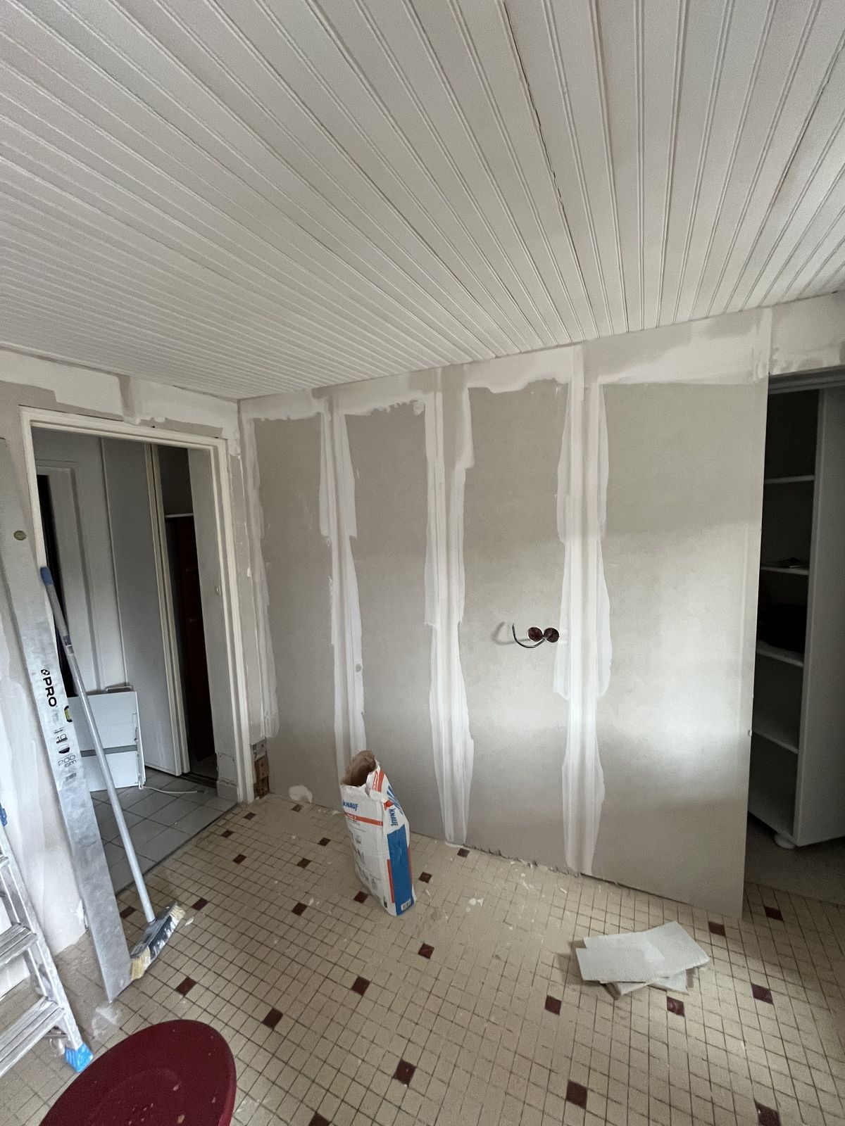Doublage placo mur cuisine bandes de joints – plaquiste Indre-et-Loire